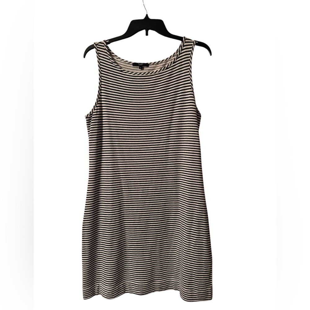 Black and white Striped Sleeveless sun Dress
Size large. Brand tart.